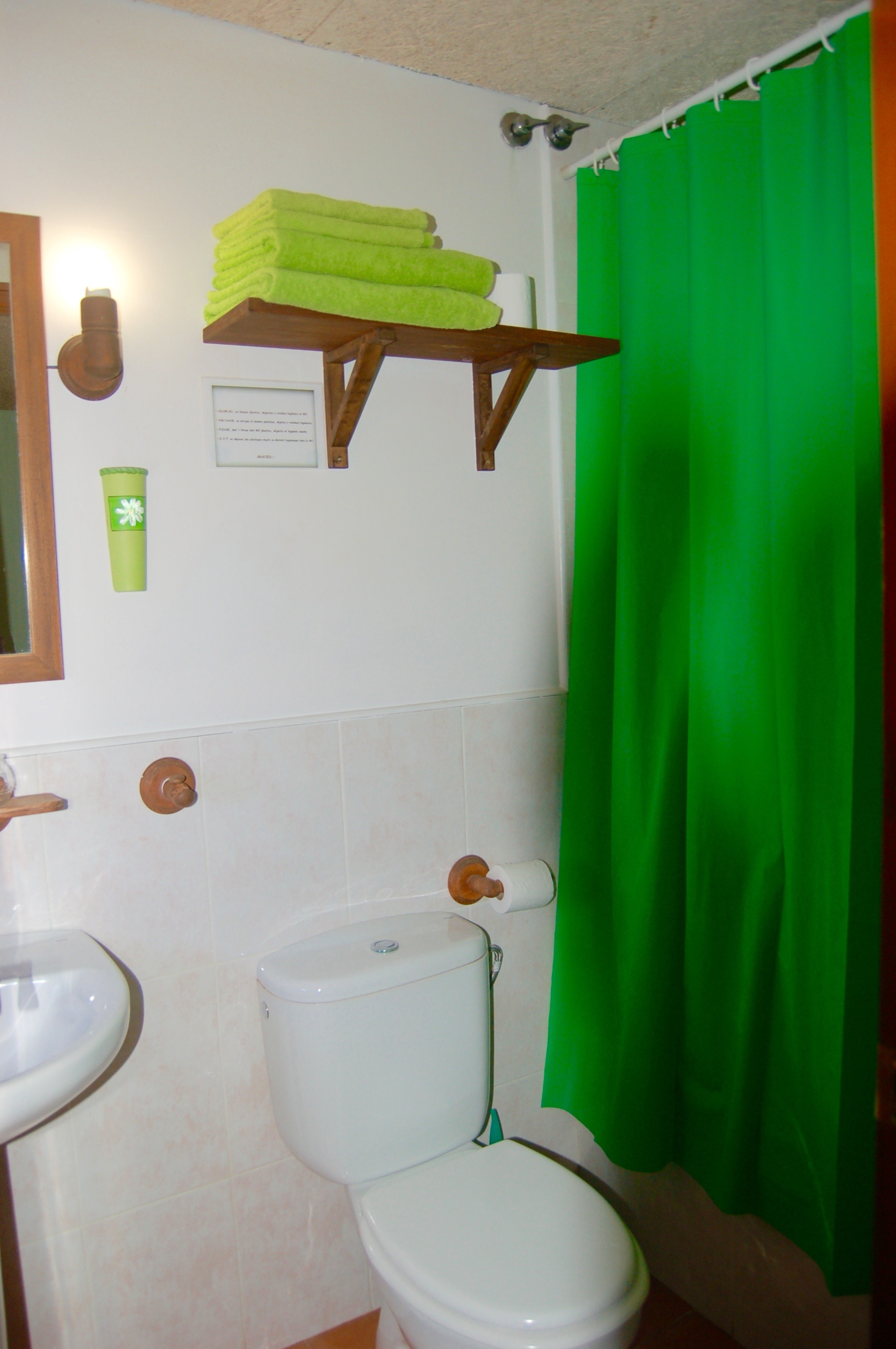 detalle del baño de la casa rural de Can Micos en Riudarenes