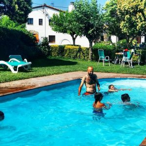 Casa rural con piscina en Girona para grupos grandes CAN MICOS