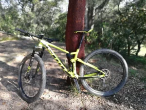 Bicicleta en Can Micos Bikefriendly - cicloturistas Riudarenes - casa y turismo rural en girona