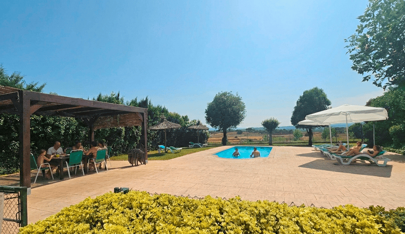 Casa rural con piscina cerca de Barcelona a menos de 1 hora - Can Micos casa rural & eventos