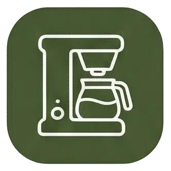 Cafetera americana de goteo en la cocina de Can Micos, Riudarenes (Girona), ideal para preparar grandes cantidades de café para grupos.