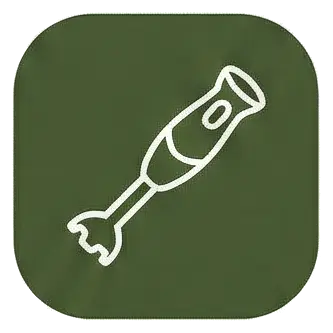 Detalle del equipamiento de cocina en Can Micos (Riudarenes, Girona), incluyendo batidora y utensilios para grandes grupos.