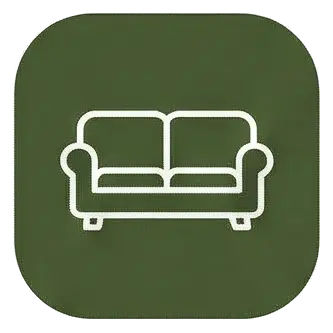 Amplio salón de la masía Can Micos en Girona con tres sofás cómodos, ideal para el descanso de grupos grandes en un entorno rural.