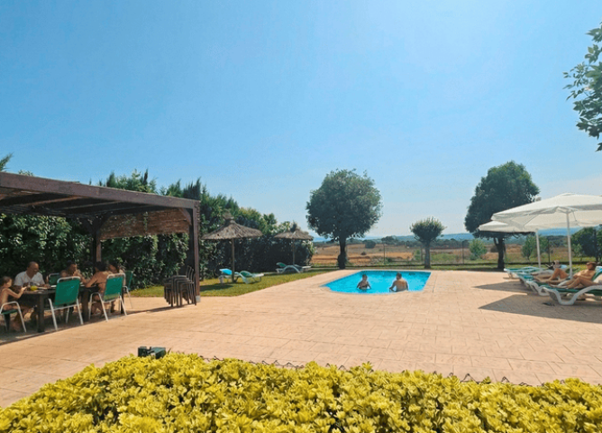 Casa rural con piscina cerca de Barcelona a menos de 1 hora - Can Micos casa rural & eventos