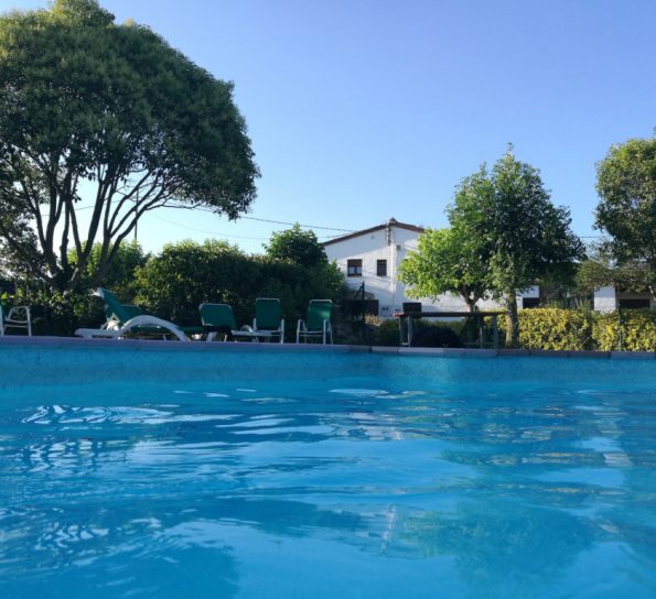 Alojamiento rural con piscina y vistas al Montseny en Riudarenes
